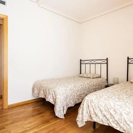 Tres Dormitorios, 2 Banos Pza Espana Con Garage * Saragozza