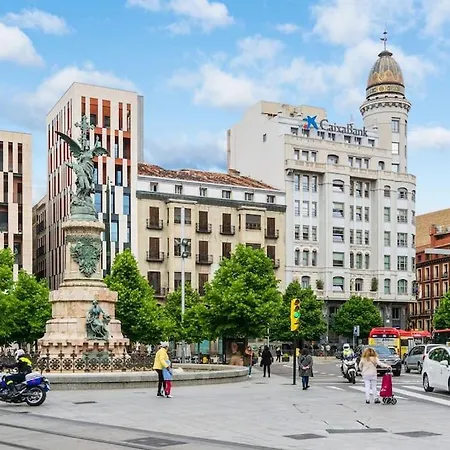 Tres Dormitorios, 2 Banos Pza Espana Con Garage Saragozza